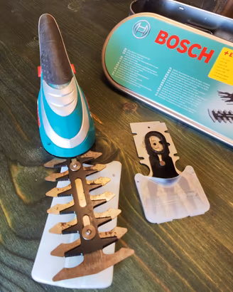 BOSCH Set sfoltirami e tosaerba