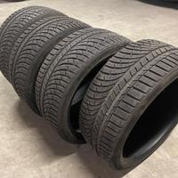4 Gomme 235 35 19