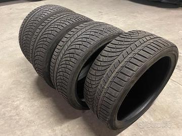 4 Gomme 235 35 19