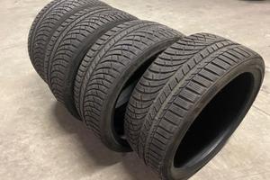 4 Gomme 235 35 19