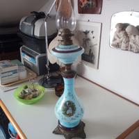 Lampada antica a petrolio