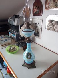 Lampada antica a petrolio