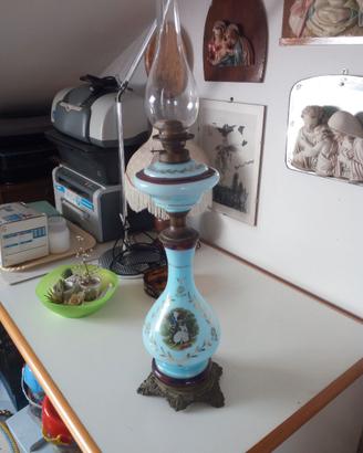Lampada antica a petrolio