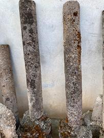 Pali in cemento con plinto di base