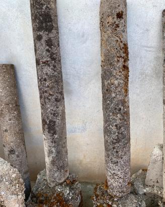 Pali in cemento con plinto di base