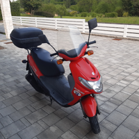 Scooter Suzuki 125 rosso