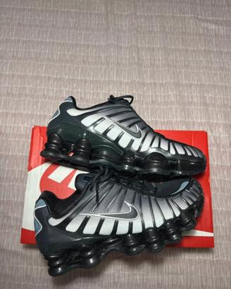 Nike shox  TL black and white