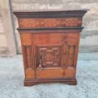 MOBILE CREDENZA IN NOCE INTARSIATO 1700