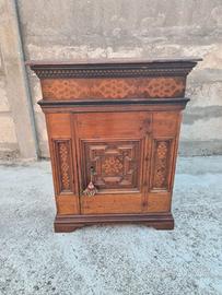 MOBILE CREDENZA IN NOCE INTARSIATO 1700