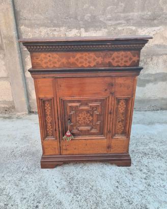 MOBILE CREDENZA IN NOCE INTARSIATO 1700