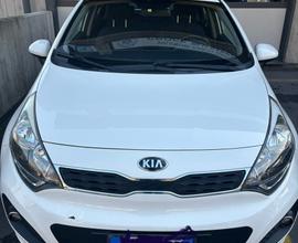 Kia Rio 1.200 benzina. Neopatentati