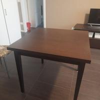 Tavolo quadrato allungabile e sedie