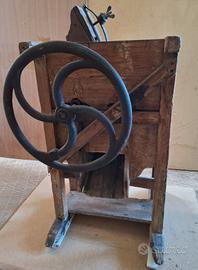 Antico macchinario agricolo