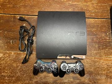 Ps3 slim 150 gb con due pad