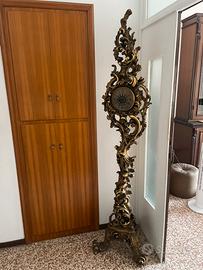 Ostensorio vintage con orologio