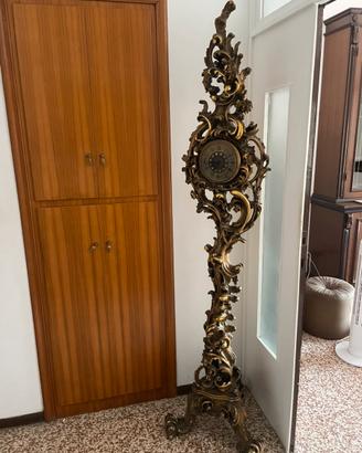 Ostensorio vintage con orologio