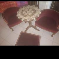 Poltrone a pozzetto con tavolino 