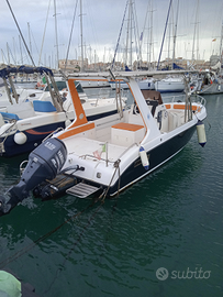 Barca modello mano' sport 22.50 con motore Yamaha