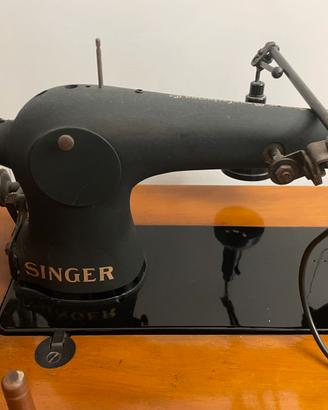 Macchina da cucire d'epoca Singer