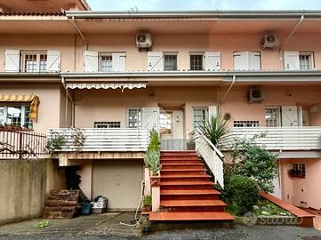 VILLA A SCHIERA A RENDE