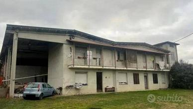 Immobile in asta di 1990 m² a Dorzano