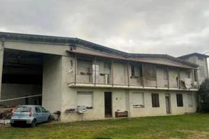 Immobile in asta di 1990 m² a Dorzano