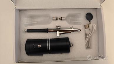 Aerografo con compressore ricaricabile