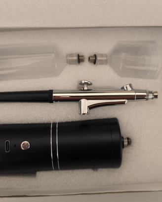 Aerografo con compressore ricaricabile