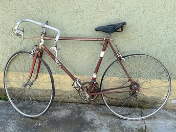 Antica bicicletta da corsa Torpedo anni 50