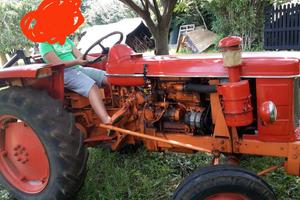 trattore d'epoca Renault super 7