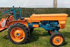 Trattore FIAT 250 degli anni 50 con libretto.