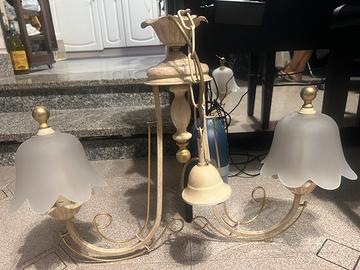 Lampadario in ferro battuto e ottone