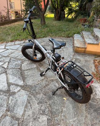 e-bike bicicletta elettrica con pedalata assistita
