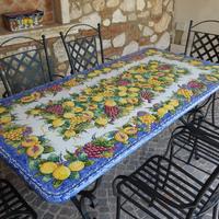 Tavolo in pietra lavica vietrese maiolicato a mano