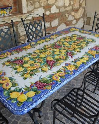 Tavolo in pietra lavica vietrese maiolicato a mano