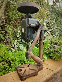 Trapano a Colonna Antico a Manovella (inizio 1900)