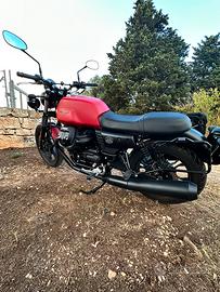 Moto guzzi v7 stone