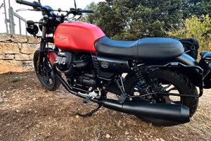 Moto guzzi v7 stone