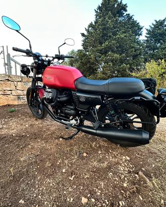 Moto guzzi v7 stone