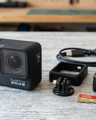GoPro Hero 7 Black – Perfetta con accessori