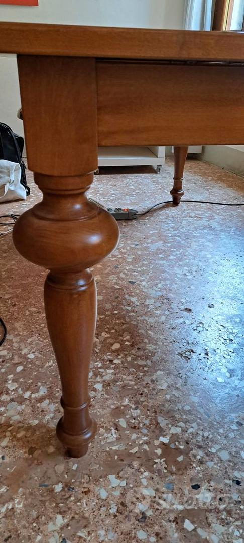 TAVOLO IN LEGNO MASSICCIO - Arredamento e Casalinghi In vendita a Treviso