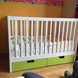 Lettino Ikea Stuva con pratici cassetti verdi