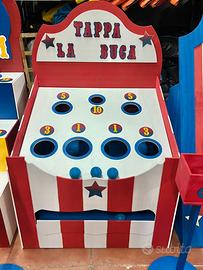Gioco tappa la buca bambino luna park bambini