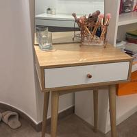 Tavolo per trucco con specchio