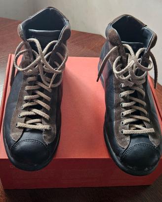 Scarponcini Camper pelotas.