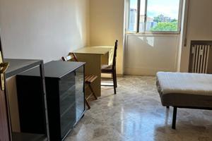 Bari zona politecnico a studentessa