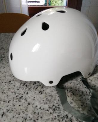 casco per monopattino