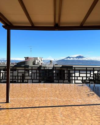 VILLA A SCHIERA A NAPOLI