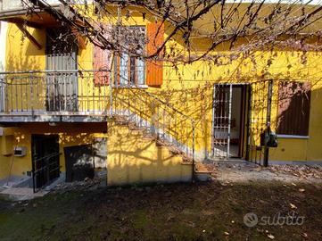 CASA DI CORTE A SALE MARASINO