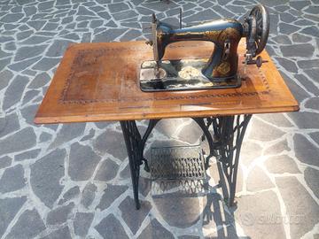 Macchina per cucire Singer d'epoca 